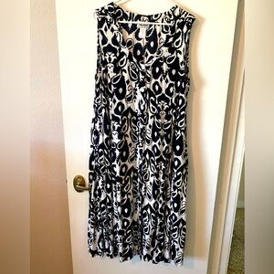 Anthony Richards, 2X,black and cream w/ two side pockets and button-down dress.